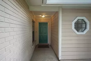 8755 Hampden Dr, Tampa, FL 33626 - Photo 3