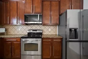 2623 Holly Bluff Ct, Plant City, FL 33566 - Photo 11