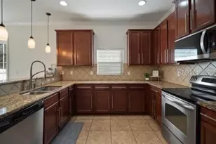 2623 Holly Bluff Ct, Plant City, FL 33566 - Photo 7
