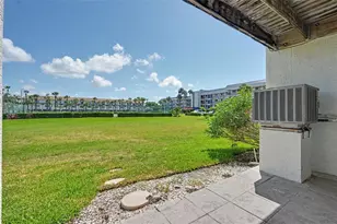 269 Madeira Cir, Saint Petersburg, FL 33715 - Photo 31