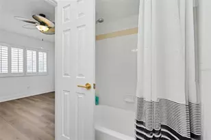 269 Madeira Cir, Saint Petersburg, FL 33715 - Photo 29