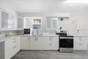 12002 Waterside Ct, Tampa, FL 33612 - Photo 11