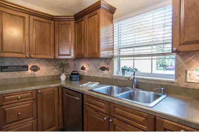 528 59th Way S, Saint Petersburg, FL 33707 - Photo 7
