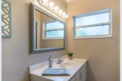 528 59th Way S, Saint Petersburg, FL 33707 - Photo 17