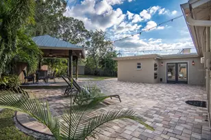528 59th Way S, Saint Petersburg, FL 33707 - Photo 17