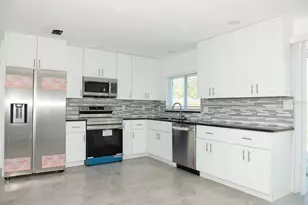 11889 93rd Ave, Seminole, FL 33772 - Photo 3