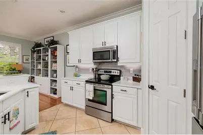 190 Banyan Bay Drive, Saint Petersburg, FL 33705 - Photo 11