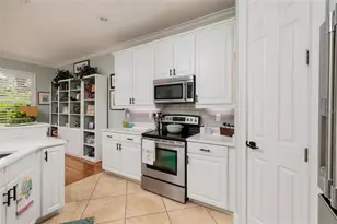 190 Banyan Bay Dr, Saint Petersburg, FL 33705 - Photo 11