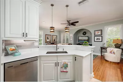 190 Banyan Bay Drive, Saint Petersburg, FL 33705 - Photo 9