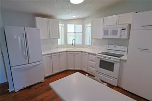 3601 Muller Dr, Zephyrhills, FL 33540 - Photo 15