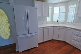 3601 Muller Dr, Zephyrhills, FL 33540 - Photo 13