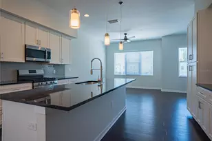 339 8th St N, Saint Petersburg, FL 33701 - Photo 7