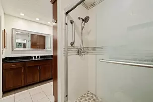 8140 Terrace Garden Dr, Saint Petersburg, FL 33709 - Photo 33