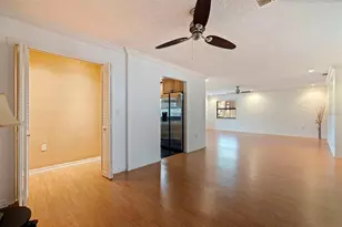 8140 Terrace Garden Dr, Saint Petersburg, FL 33709 - Photo 11