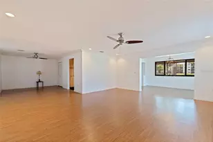 8140 Terrace Garden Dr, Saint Petersburg, FL 33709 - Photo 13