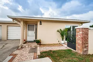 2735 Sherbrooke Ln, Palm Harbor, FL 34684 - Photo 3