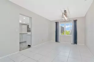 303 Barstow Ct, Sun City Center, FL 33573 - Photo 13