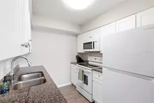 4725 Coquina Key Dr SE, Saint Petersburg, FL 33705 - Photo 13