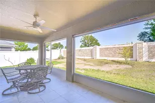 6731 Castle Green Pl, Zephyrhills, FL 33541 - Photo 5