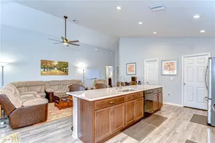 6731 Castle Green Pl, Zephyrhills, FL 33541 - Photo 17