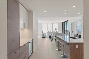 301 1st St S, Saint Petersburg, FL 33701 - Photo 3