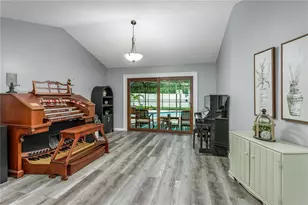 1030 Sylvia Ln, Tampa, FL 33613 - Photo 11