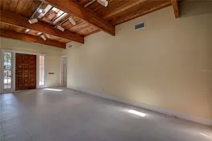 1247 Monticello Blvd N, Saint Petersburg, FL 33703 - Photo 11