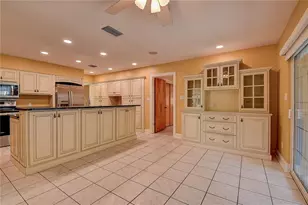 1247 Monticello Blvd N, Saint Petersburg, FL 33703 - Photo 25