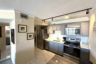 51 Island Way, Clearwater Beach, FL 33767 - Photo 5