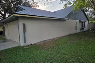 2010 Branch Tree Ln, Brandon, FL 33511 - Photo 3