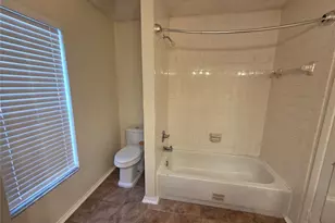 2010 Branch Tree Ln, Brandon, FL 33511 - Photo 17