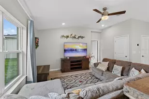 9972 Mesic Woods Ave, Seffner, FL 33584 - Photo 7