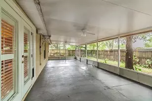 4914 N Mendenhall Dr, Tampa, FL 33603 - Photo 17