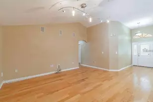 4914 N Mendenhall Dr, Tampa, FL 33603 - Photo 5