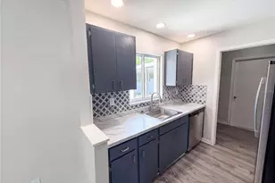 9281 Bay Dr, Spring Hill, FL 34608 - Photo 11