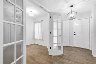 4253 Brentwood Park Cir, Tampa, FL 33624 - Photo 9