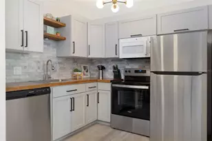 7151 Sunset Way, Saint Pete Beach, FL 33706 - Photo 9