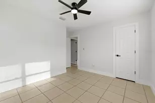 10930 N Aster Ave, Tampa, FL 33612 - Photo 19