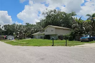 1203 Lake Valrico Ln, Valrico, FL 33594 - Photo 5