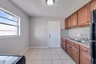 1909 W Green St, Tampa, FL 33607 - Photo 9