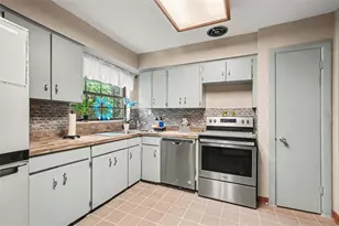 10308 N Oakleaf Ave, Tampa, FL 33612 - Photo 7
