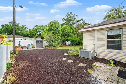 10308 N Oakleaf Avenue, Tampa, FL 33612 - Photo 15