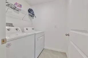 1902 Tahitian Sunrise Dr, Plant City, FL 33565 - Photo 17