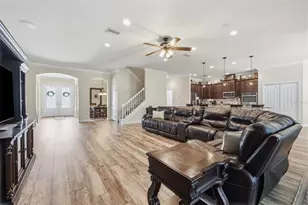 2723 Colewood Ln, Dover, FL 33527 - Photo 11