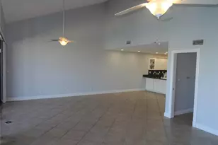 2775 Kipps Colony Dr S, Saint Petersburg, FL 33707 - Photo 9