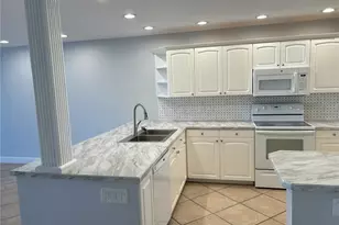2775 Kipps Colony Dr S, Saint Petersburg, FL 33707 - Photo 5