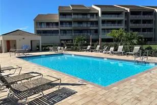 2775 Kipps Colony Dr S, Saint Petersburg, FL 33707 - Photo 21