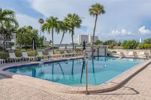 7425 Bay Island Dr S, Saint Petersburg, FL 33707 - Photo 41