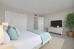 7425 Bay Island Dr S, Saint Petersburg, FL 33707 - Photo 27