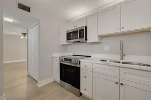 7425 Bay Island Dr S, Saint Petersburg, FL 33707 - Photo 23